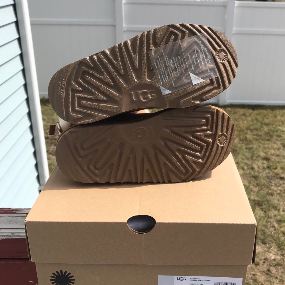 UGG Bailey Bow II Stripe - Picture 6 of 8